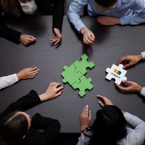 Cómo estructurar y escalar un equipo de marketing por correo electrónico (Roles, herramientas y flujos de trabajo) 